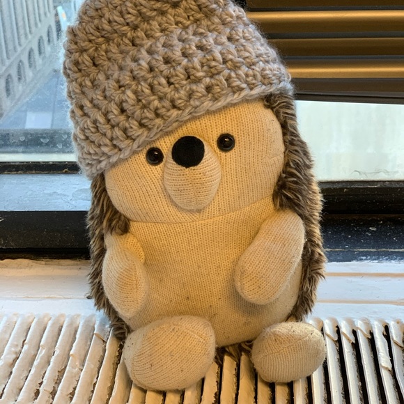 Handmade baby beanie hat crocheted with pompom - Picture 3 of 3